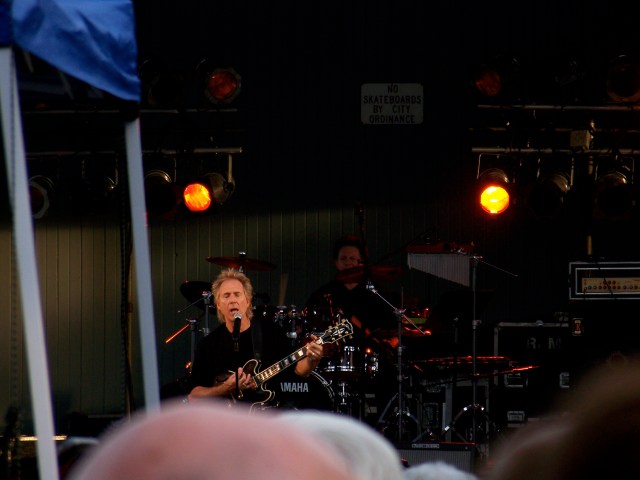 Gary Puckett sings and plays guitar